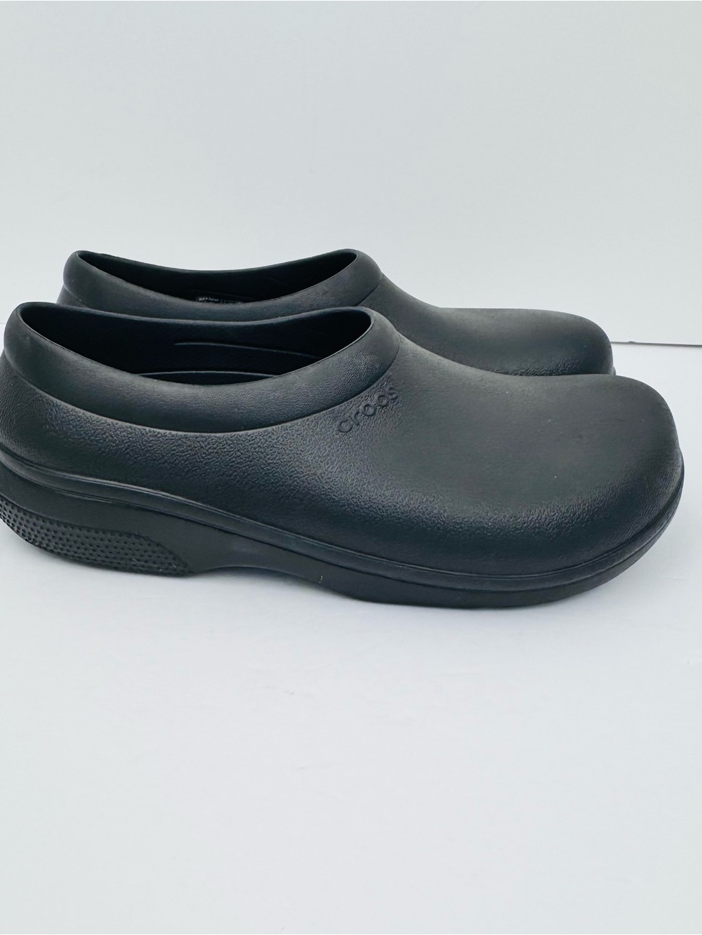 Crocs On The Clock slip on clog. Cushion insole. Men’s size 8, women’s size 10